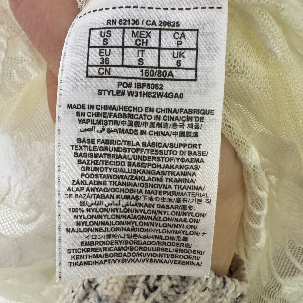 Guess Jeans shear top size small - Picture 3 of 6